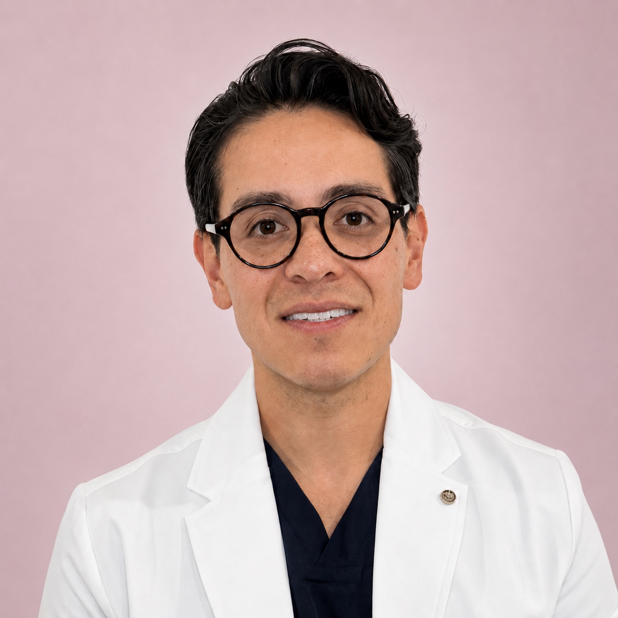 Dr. Spencer Rivadeneira, ginecólogo y obstetra en Morelia